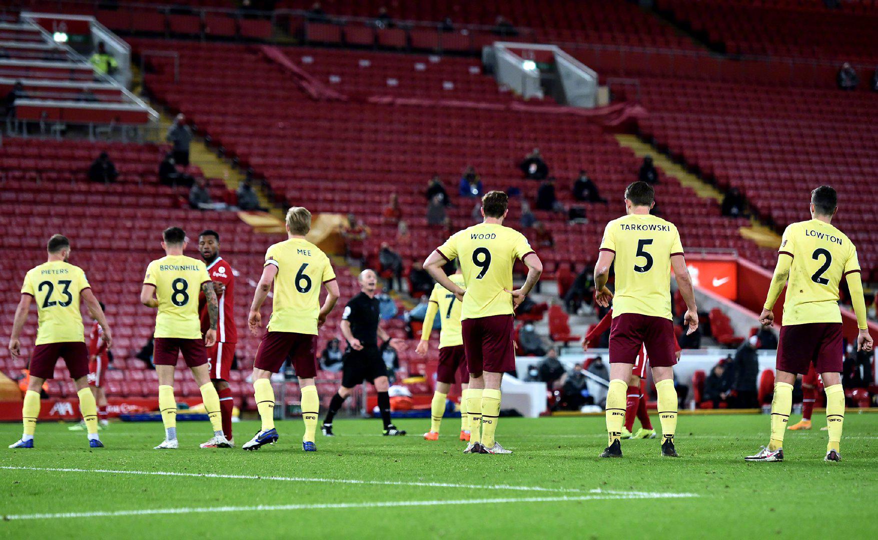 更是与球迷 更是与球迷